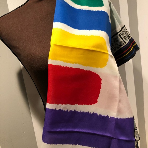 30’inches Polyester scarf. Made in Italy. - Picture 2 of 4